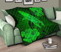Hawaii Whale Swim Poly Green Premium Quilt - Polynesian Pride