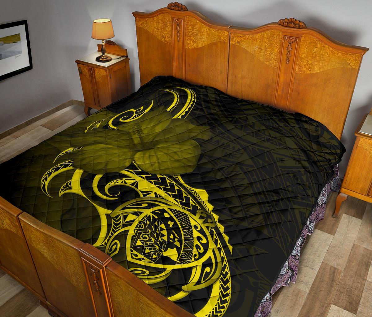 Hawaii Map Turtle Hibiscus Divise Yellow Polynesian Premium Quilt - Polynesian Pride