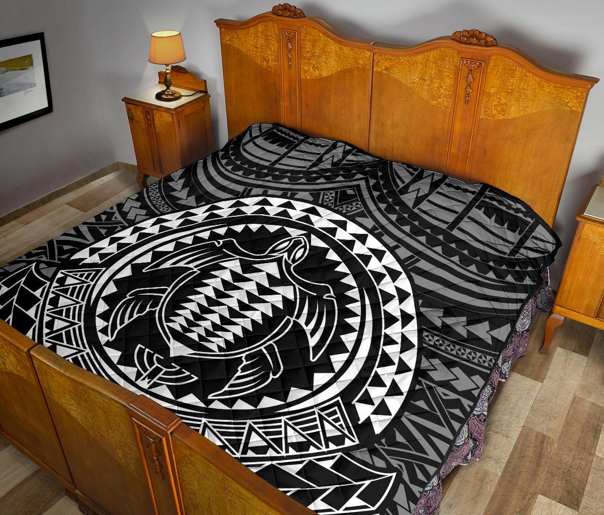 Hawaiian Kakau Honu Arc White Polynesian Premium Quilt - Polynesian Pride