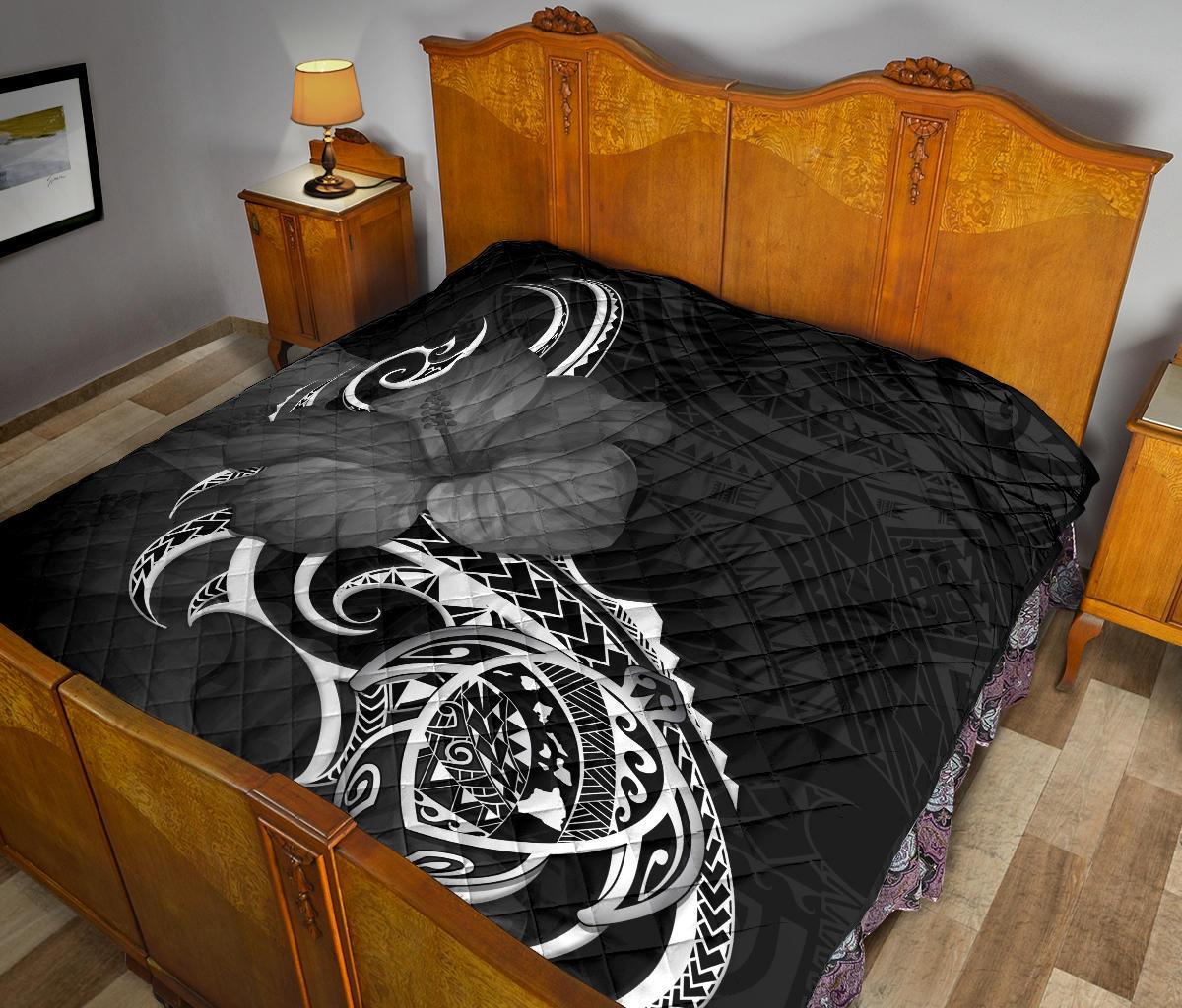 Hawaii Map Turtle Hibiscus Divise White Polynesian Premium Quilt - Polynesian Pride