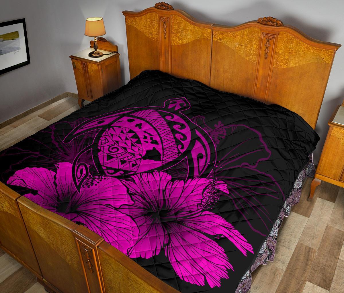 Hawaii Hibiscus Premium Quilt - Turtle Map - Pink - Polynesian Pride
