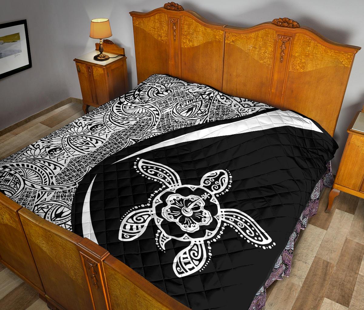 Hawaiian Hibiscus Turtle Polynesian Black And White Premium Quilt - Circle Style - Polynesian Pride