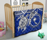 Chuuk Polynesian Premium Quilt - Chuuk Flag & White Turtle Hibiscus (Blue) - Polynesian Pride