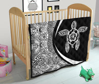 Hawaiian Hibiscus Turtle Polynesian Black And White Premium Quilt - Circle Style - Polynesian Pride