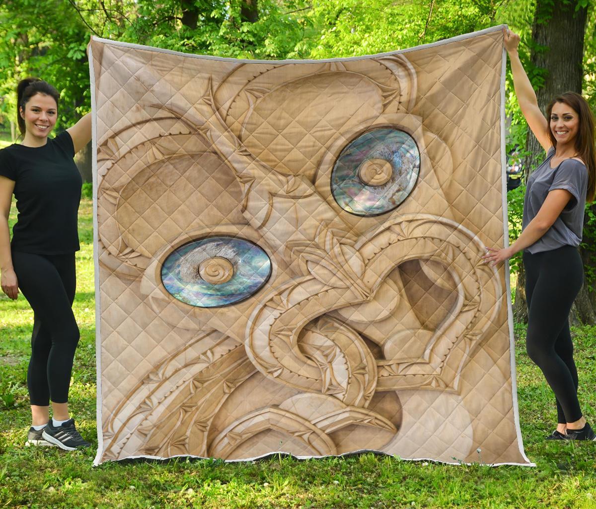 New Zealand Maori Quilt, Tiki With Paua Shell Eyes Quilt Blanket Beige - Polynesian Pride