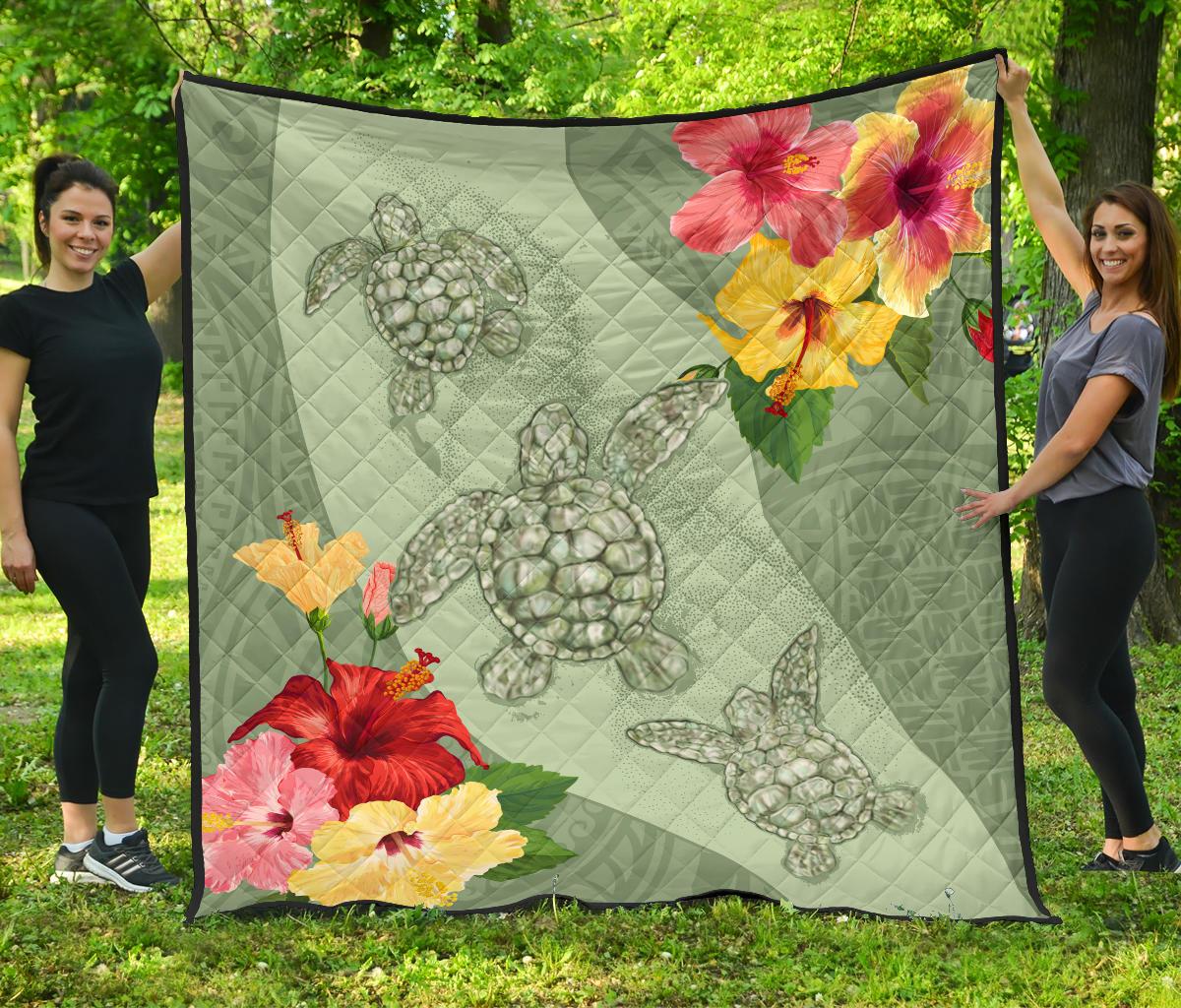 Hawaii Turtle Hibiscus Premium Quilt - Tink Style Pastel - Polynesian Pride
