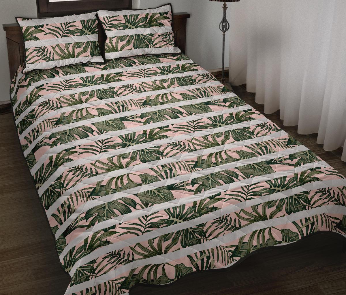 Hawaii Quilt Bed Set Tropical Dark Green Leaves Seamless Pattern White Stripes Pink Background AH Black - Polynesian Pride