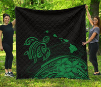 Hawaii Map Plumeria Polynesian Green Premium Quilt Green - Polynesian Pride