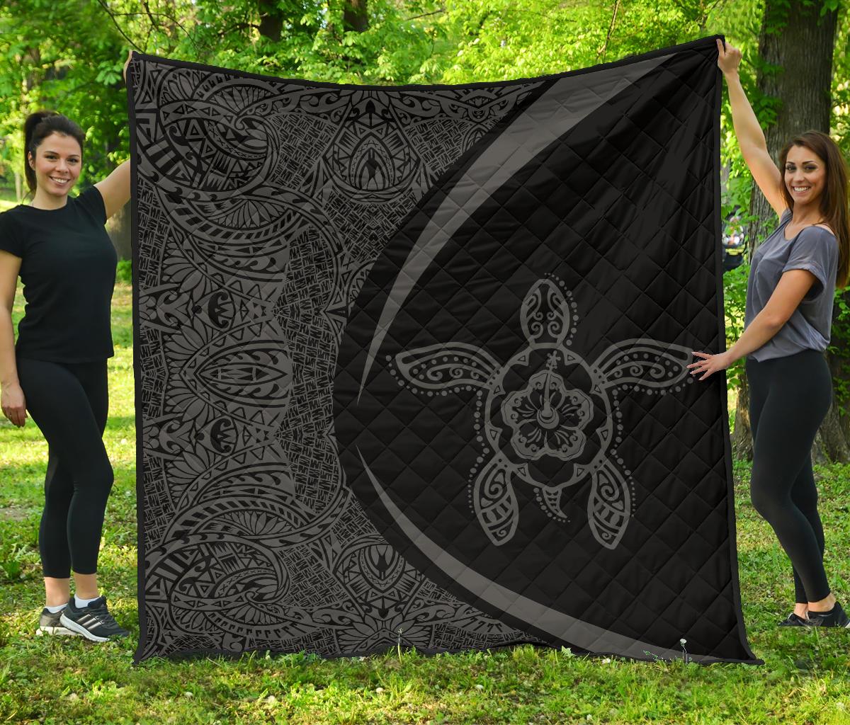 Hawaii Turtle Polynesian Grey Premium Quilt - Circle Style White - Polynesian Pride