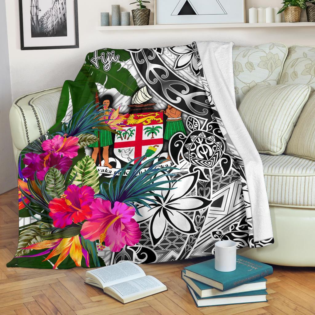 Fiji Premium Blanket White - Turtle Plumeria Banana Leaf Crest - Polynesian Pride