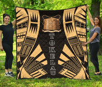 Tokelau Premium Quilt - Tokelau Coat Of Arms Polynesian Gold Tattoo Gold - Polynesian Pride