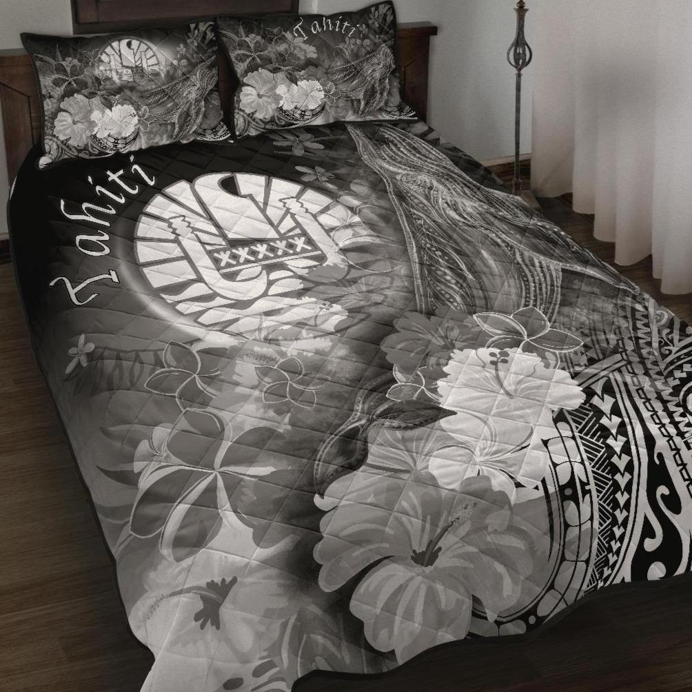 Tahiti Quilt Bed Set - Humpback Whale with Tropical Flowers (White) White - Polynesian Pride