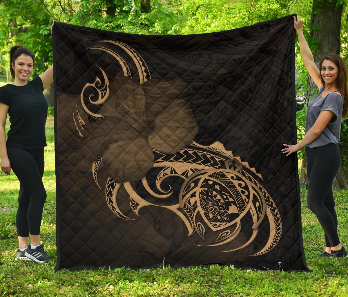 Hawaii Map Turtle Hibiscus Divise Gold Polynesian Premium Quilt Gold - Polynesian Pride