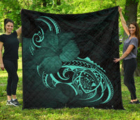 Hawaii Map Turtle Hibiscus Divise Turquoise Polynesian Premium Quilt Turquoise - Polynesian Pride