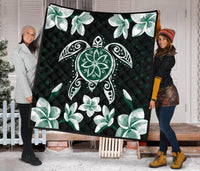 Hawaiian Greenie Turtle Plumeria Quilt - Polynesian Pride
