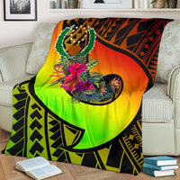 Pohnpei Premium Blanket - Polynesian Hook And Hibiscus (Raggae) White - Polynesian Pride