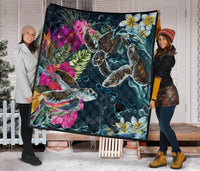 Hawaii Map Turtle Swimming Hibiscus Plumeria Moana Premium Quilt - Polynesian Pride