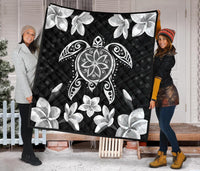 Hawaiian Silver Turtle Plumeria Quilt - Polynesian Pride