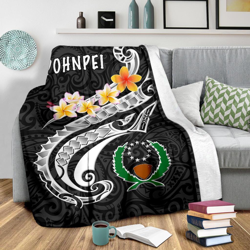 Pohnpei Premium Blanket - Pohnpei Seal Polynesian Patterns Plumeria (Black) - Polynesian Pride