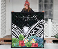 Marshall Islands Premium Quilt - Marshall Islands Coat of Arms & Polynesian Tropical Flowers White - Polynesian Pride