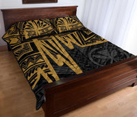 Hawaii Personalised Quilt Bed Set - Kanaka Maoli With Polynesian Pattern In Heartbeat Style (Gold) - Polynesian Pride