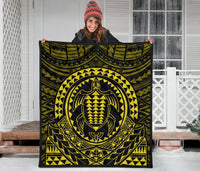 Hawaiian Kakau Honu Arc Yellow Polynesian Premium Quilt - Polynesian Pride