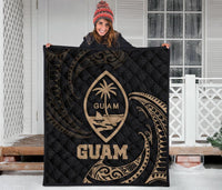 Guam Polynesian Premium Quilt - Gold Tribal Wave - Polynesian Pride