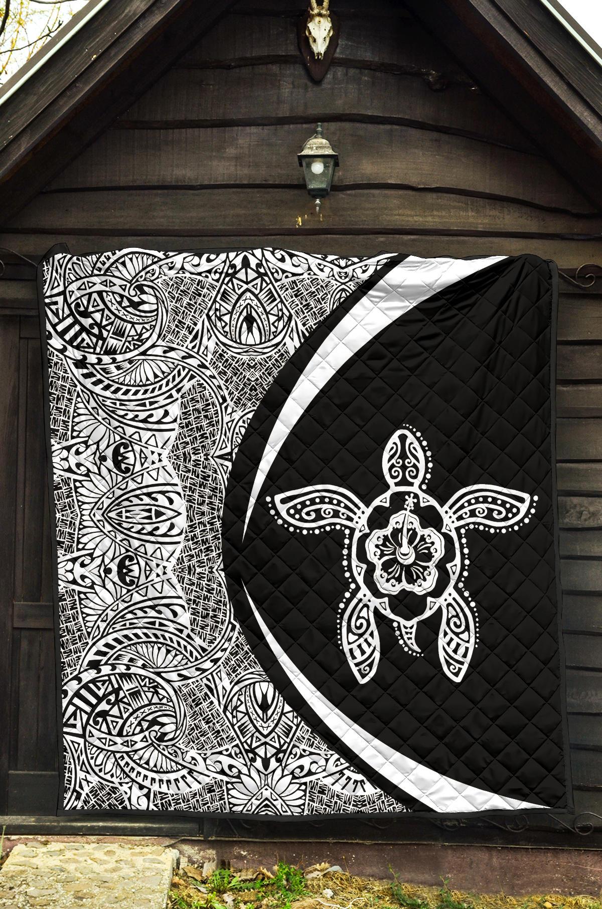 Hawaiian Hibiscus Turtle Polynesian Black And White Premium Quilt - Circle Style - Polynesian Pride