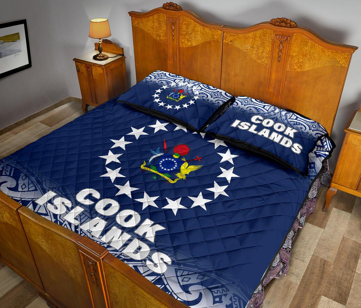 Cook Islands Quilt Bed Set - Cook Islands Flag Coat Of Arms Polynesian Tattoo Blue Fog Style - Polynesian Pride