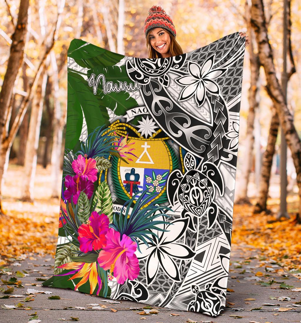 Nauru Premium Blanket White - Turtle Plumeria Banana Leaf Crest - Polynesian Pride