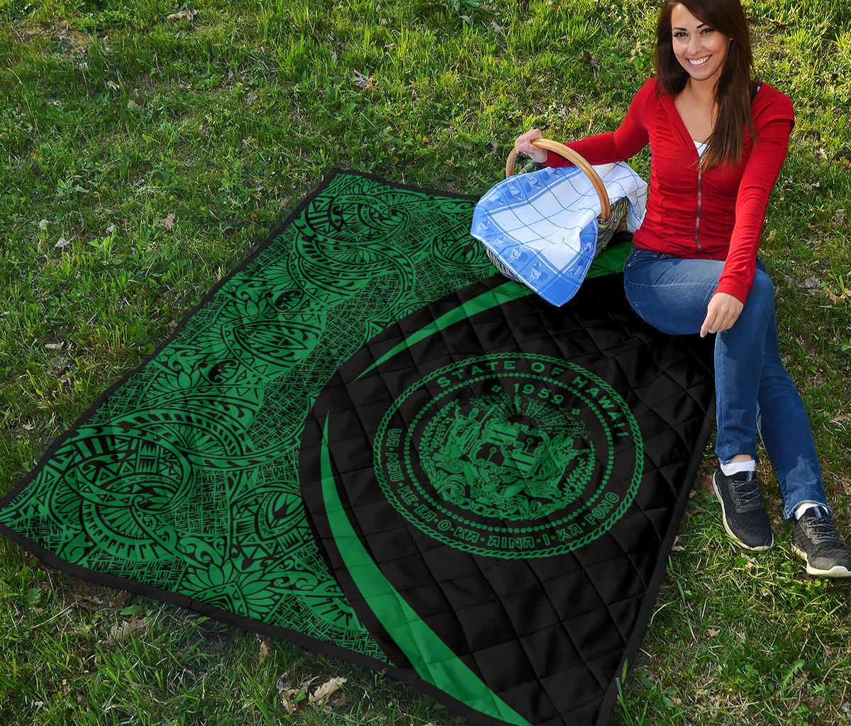 Hawaii Coat Of Arms Polynesian Black And Green Premium Quilt - Circle Style - Polynesian Pride
