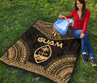 Guam Premium Quilt - Guam Coat Of Arms Polynesian Chief Gold Version - Polynesian Pride