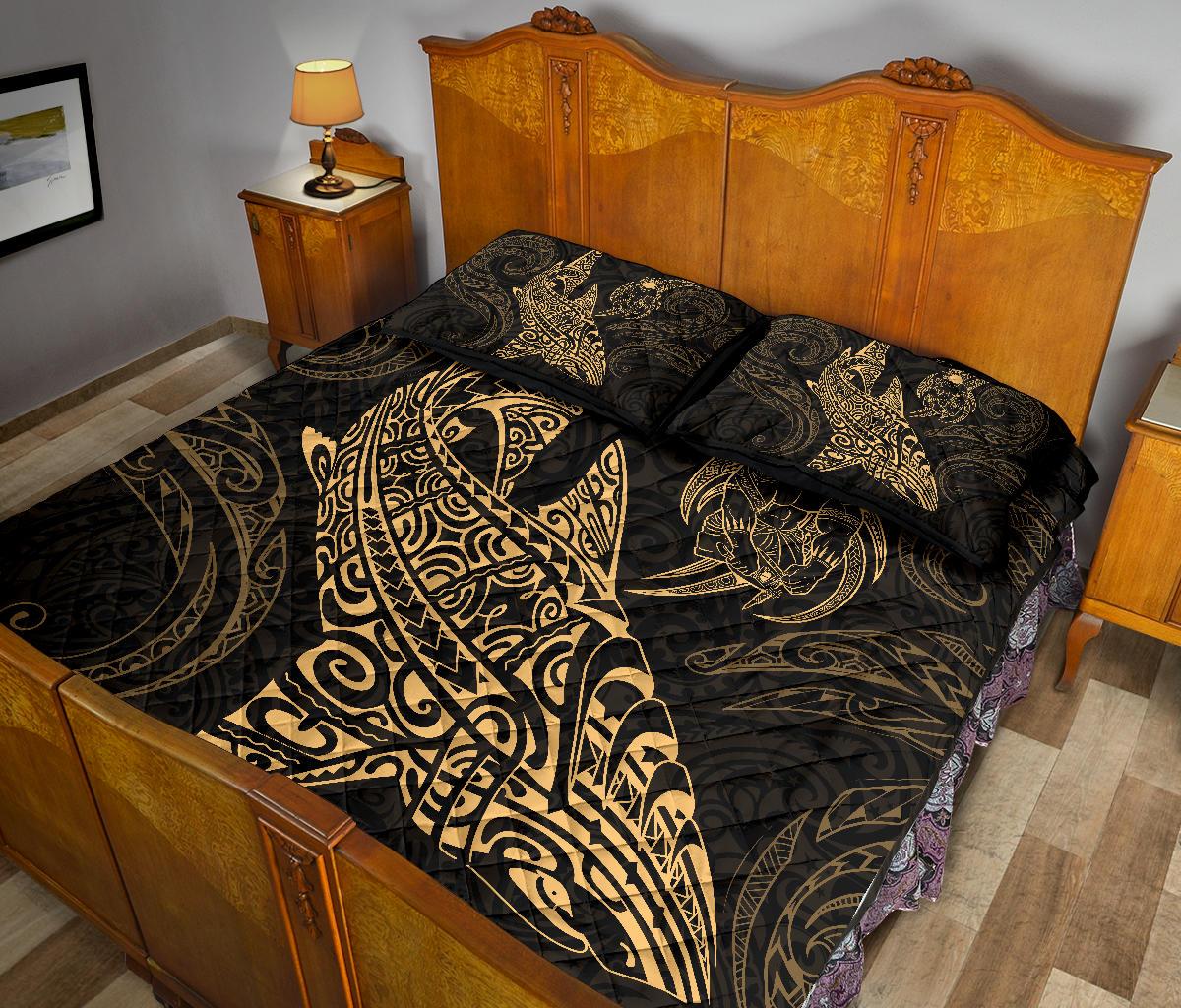 Polynesian Quilt Bed Set - Polynesian Gold Shark Warrior Tattoo - Polynesian Pride