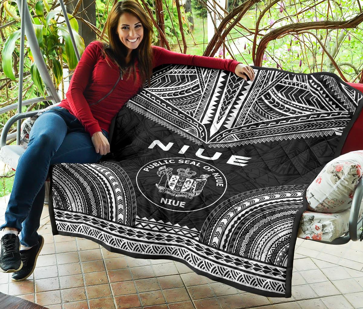 Niue Premium Quilt - Niue Seal Polynesian Chief Black Version - Polynesian Pride