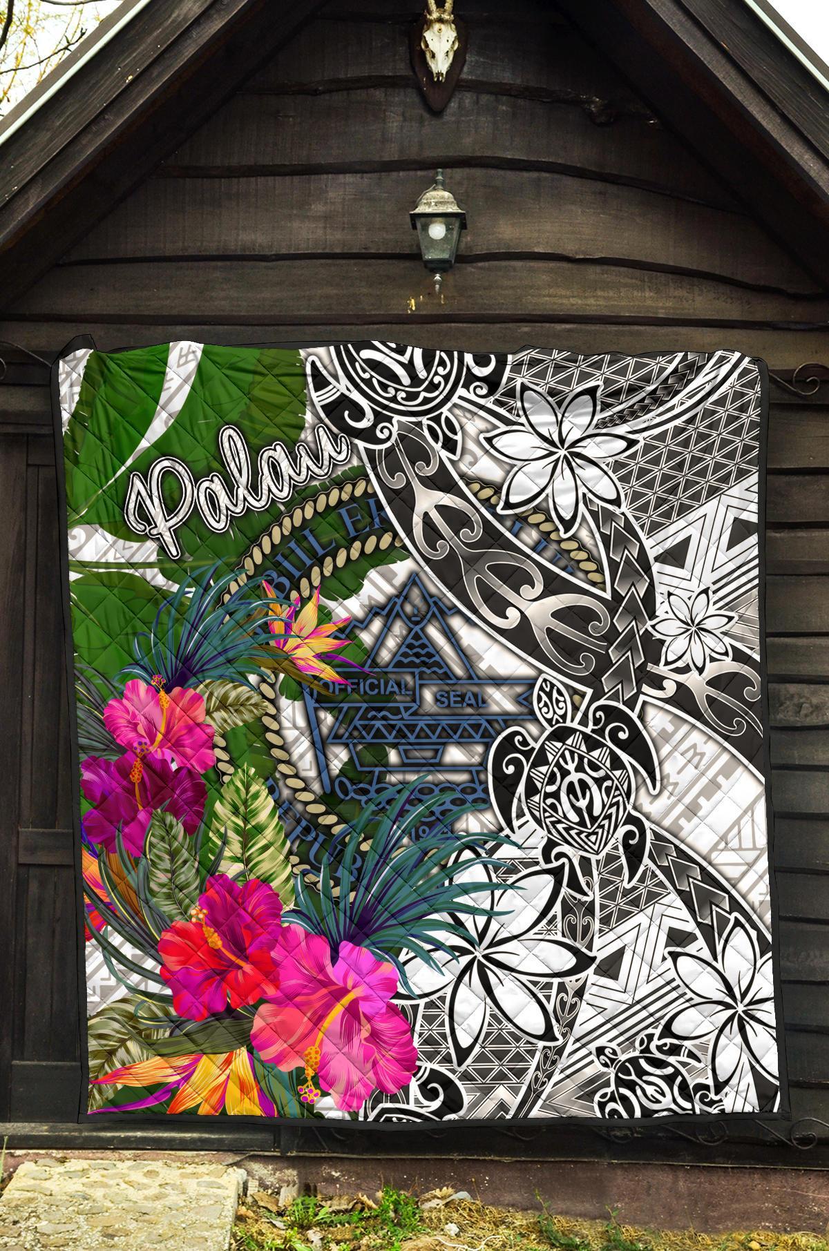Palau Premium Quilt White - Turtle Plumeria Banana Leaf Crest - Polynesian Pride