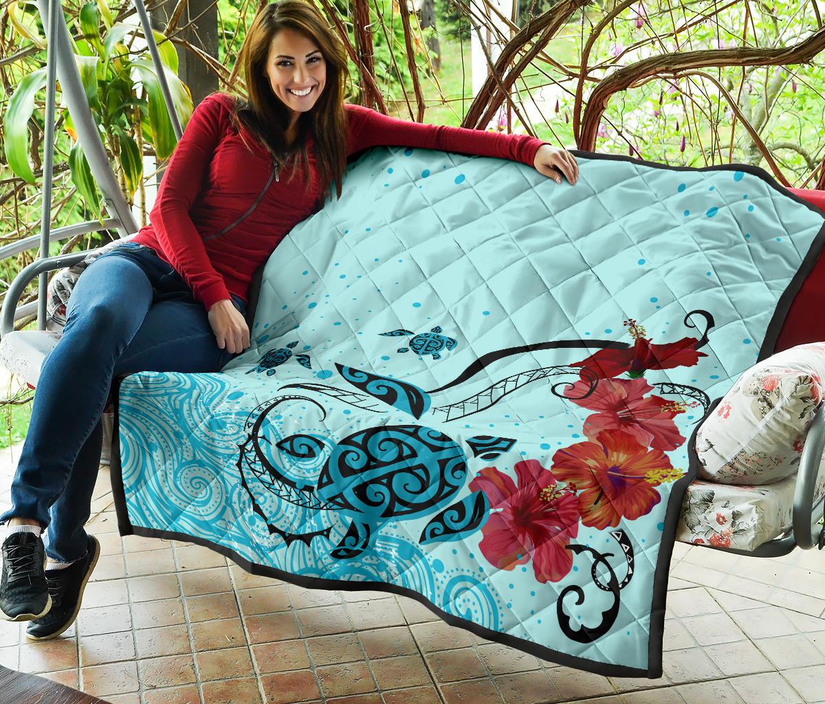 Sea Turtle Hibiscus Premium Quilt - Polynesian Pride