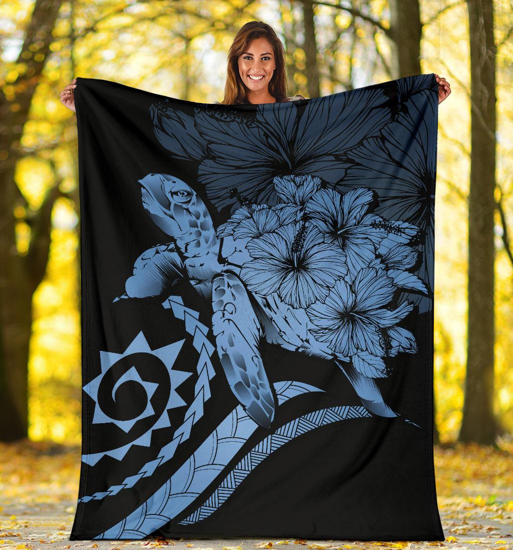 Hawaii Turtle Hibiscus Polynesian Vintage Premium Blanket - Pastel Blue - Polynesian Pride