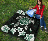 Hawaiian Greenie Turtle Plumeria Quilt - Polynesian Pride