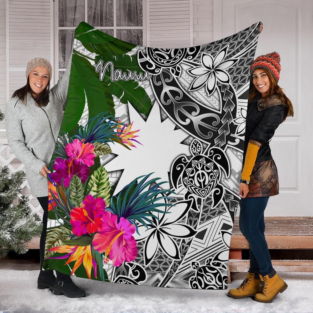 Nauru Premium Blanket White - Turtle Plumeria Banana Leaf White - Polynesian Pride