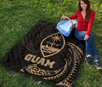 Guam Polynesian Premium Quilt - Gold Tribal Wave - Polynesian Pride