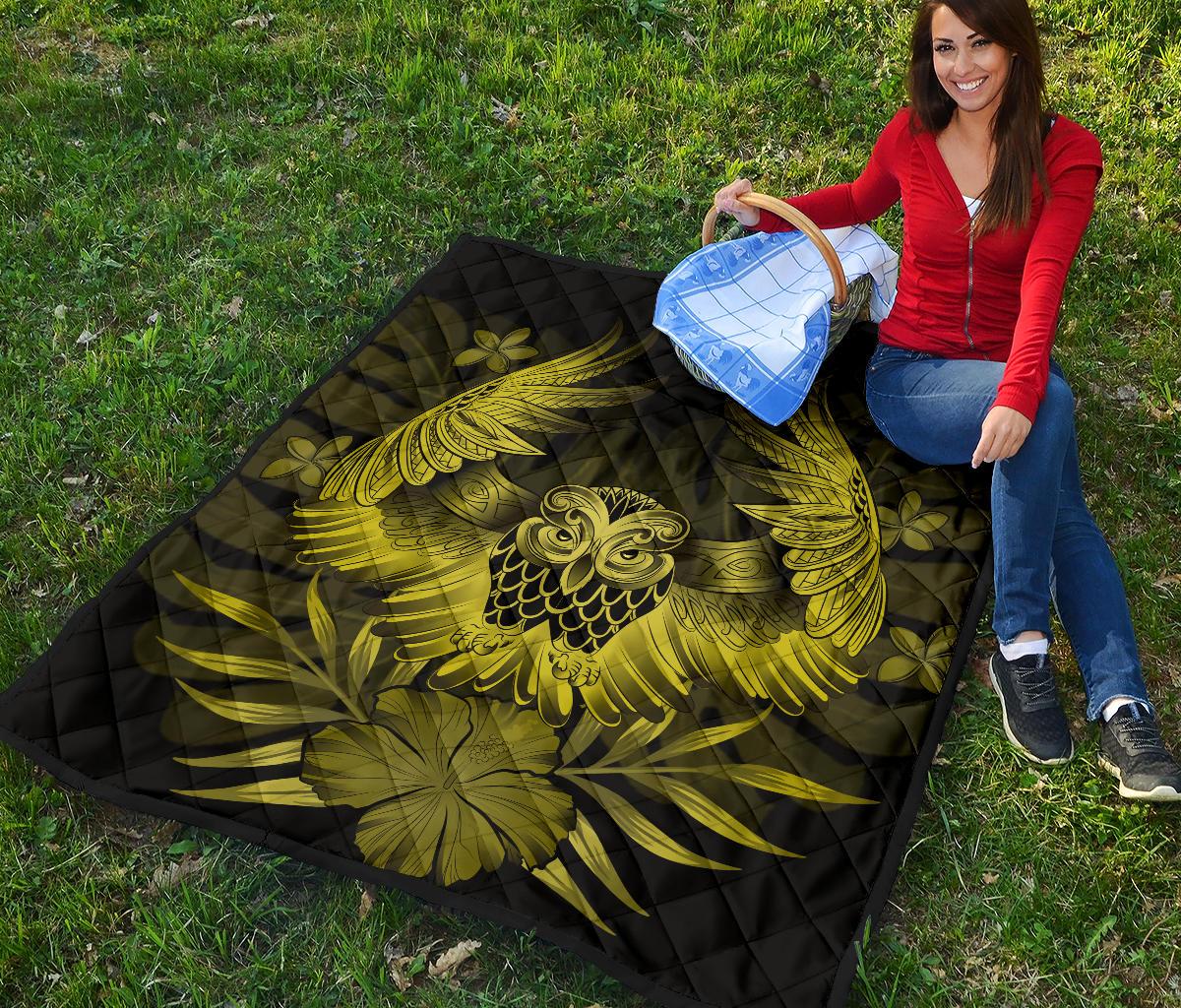 Hawaii Owl Hibiscus Plumeria Premium Quilt - Yellow - Polynesian Pride