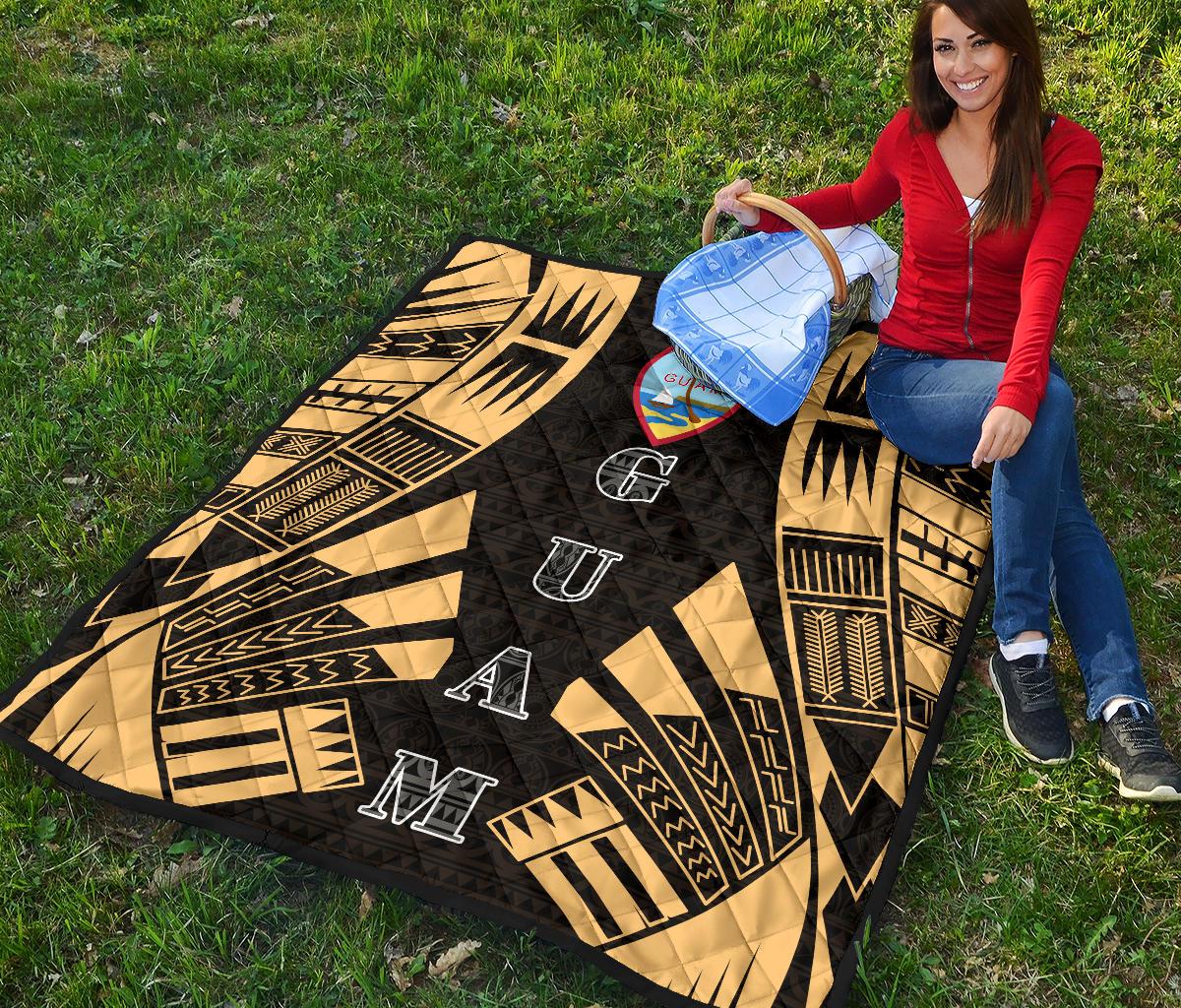 Guam Premium Quilt - Guam Coat Of Arms Polynesian Gold Tattoo - Polynesian Pride