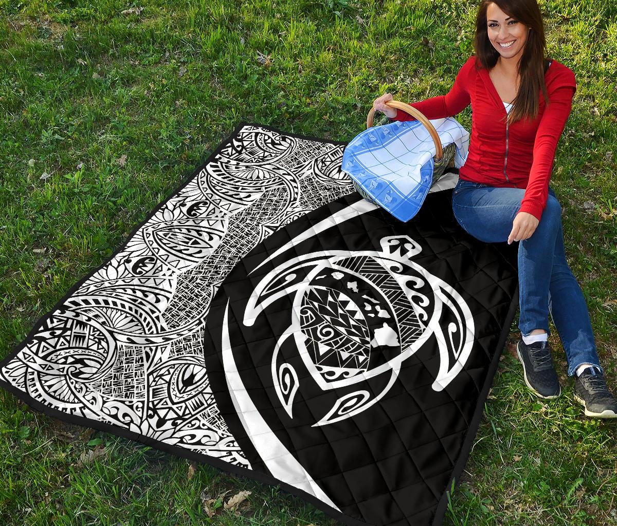 Hawaii Turtle Map Polynesian Premium Quilt - White - Circle Style - Polynesian Pride