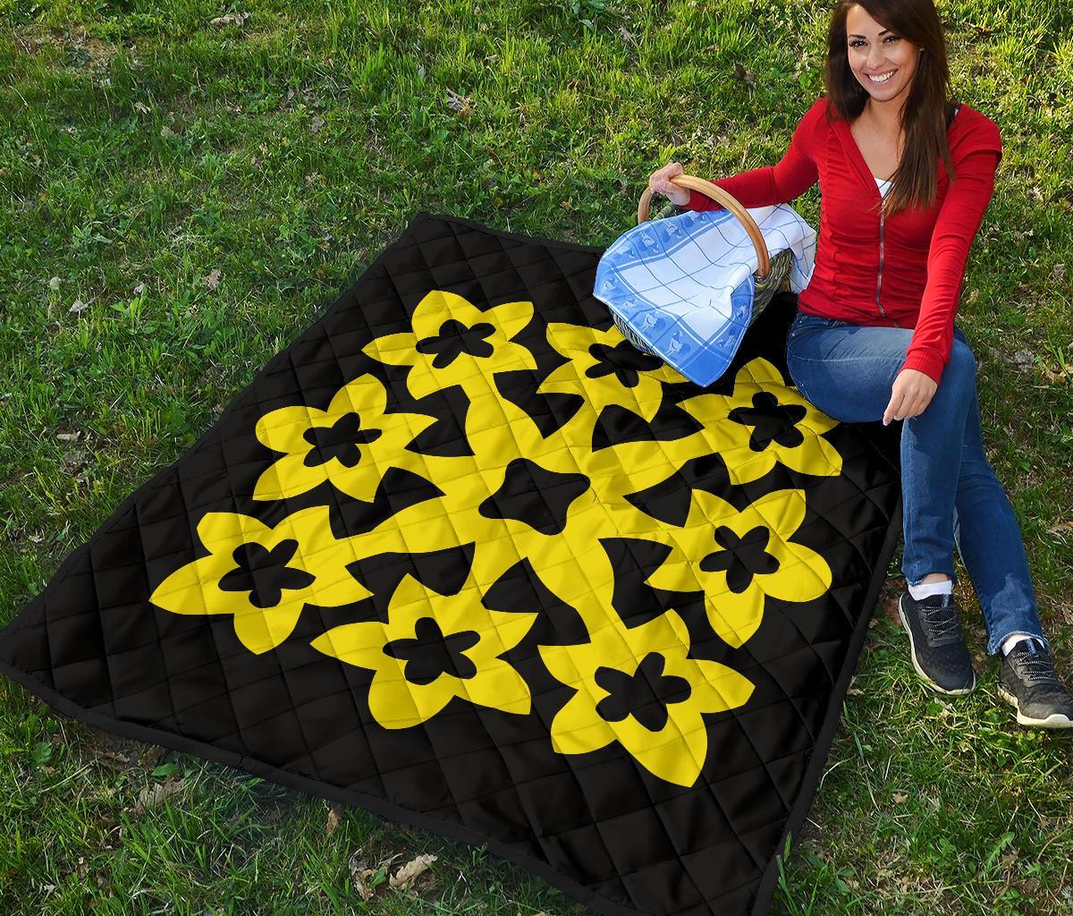 Hawaiian Premium Quilt Royal Pattern - Black And Yellow - A1 Style - Polynesian Pride