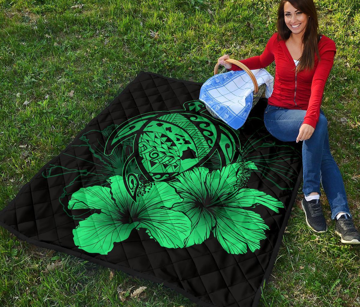 Hawaii Hibiscus Premium Quilt - Turtle Map - Pastel Green - Polynesian Pride