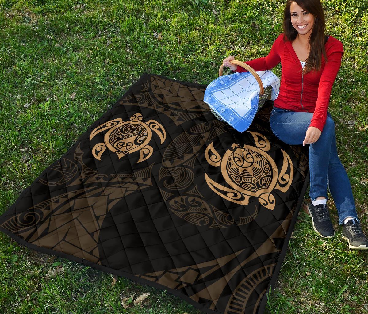 Hawaii Polynesian Turtle Premium Quilt Gold - Polynesian Pride