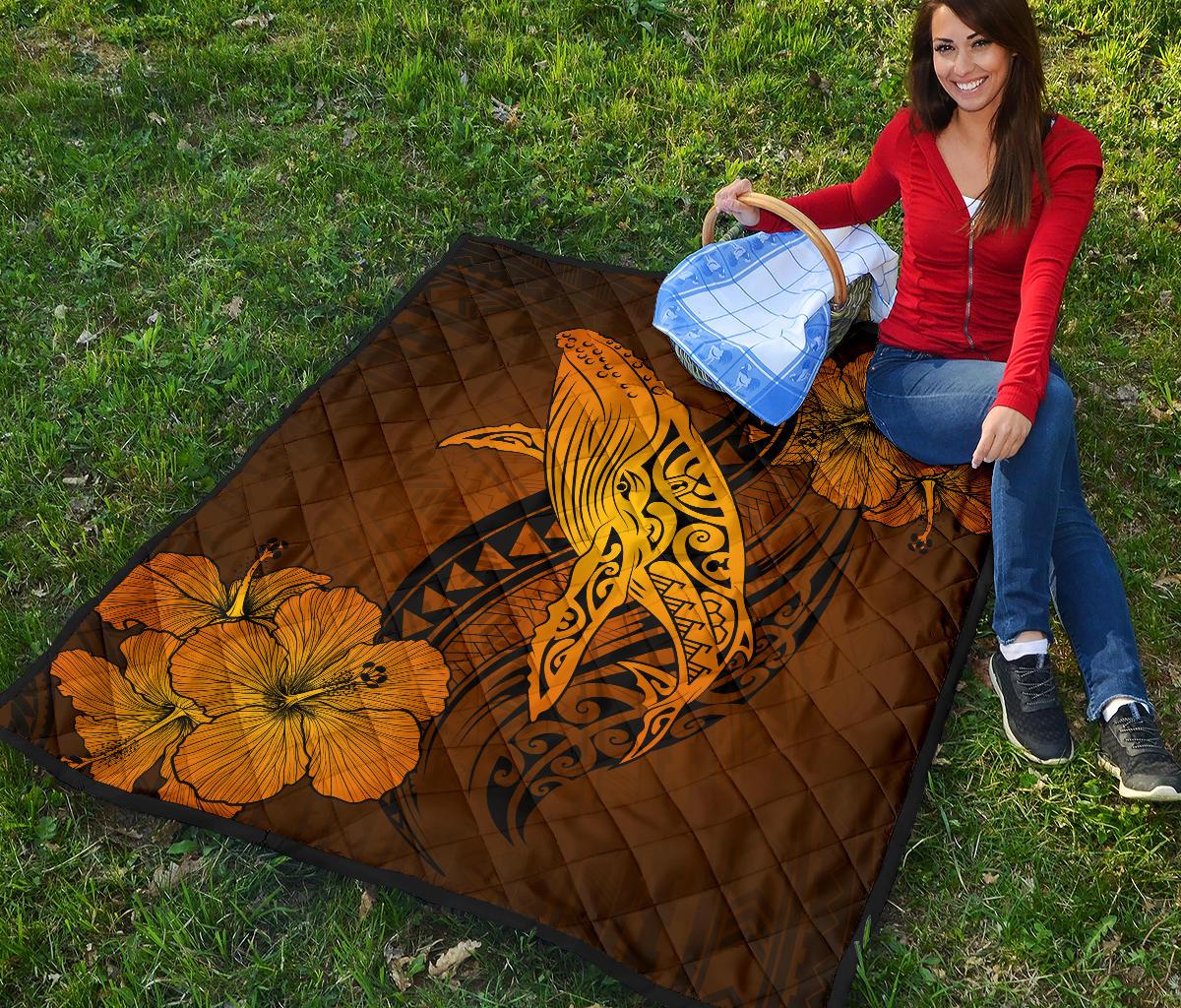 Hawaii Whale Swim Poly Premium Quilt - Polynesian Pride