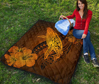 Hawaii Whale Swim Poly Premium Quilt - Polynesian Pride