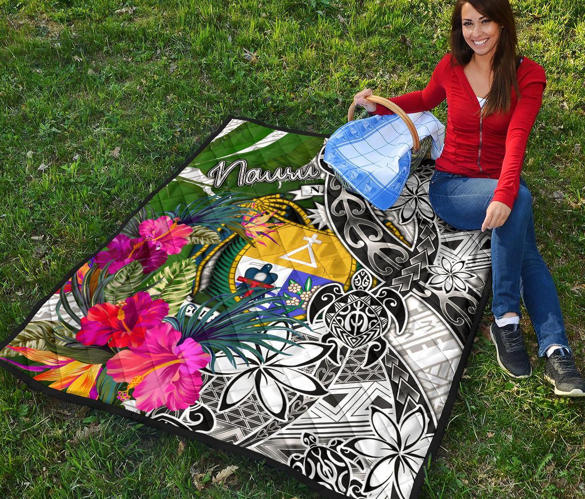 Nauru Premium Quilt White - Turtle Plumeria Banana Leaf Crest - Polynesian Pride
