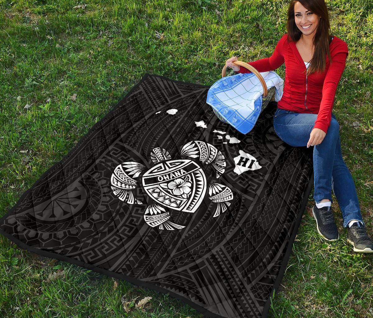 Hawaii Turtle Hibicus Map Premium Quilt - White - Polynesian Pride